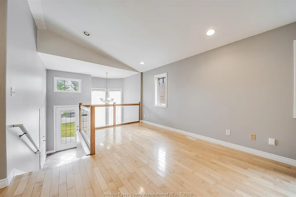 4 bed, $2,900 — Photo 2