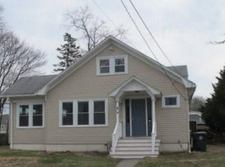 20 Woodland Rd, Warwick, RI 02889