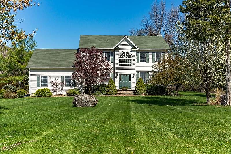 1st image of 84 Coppergate Ln