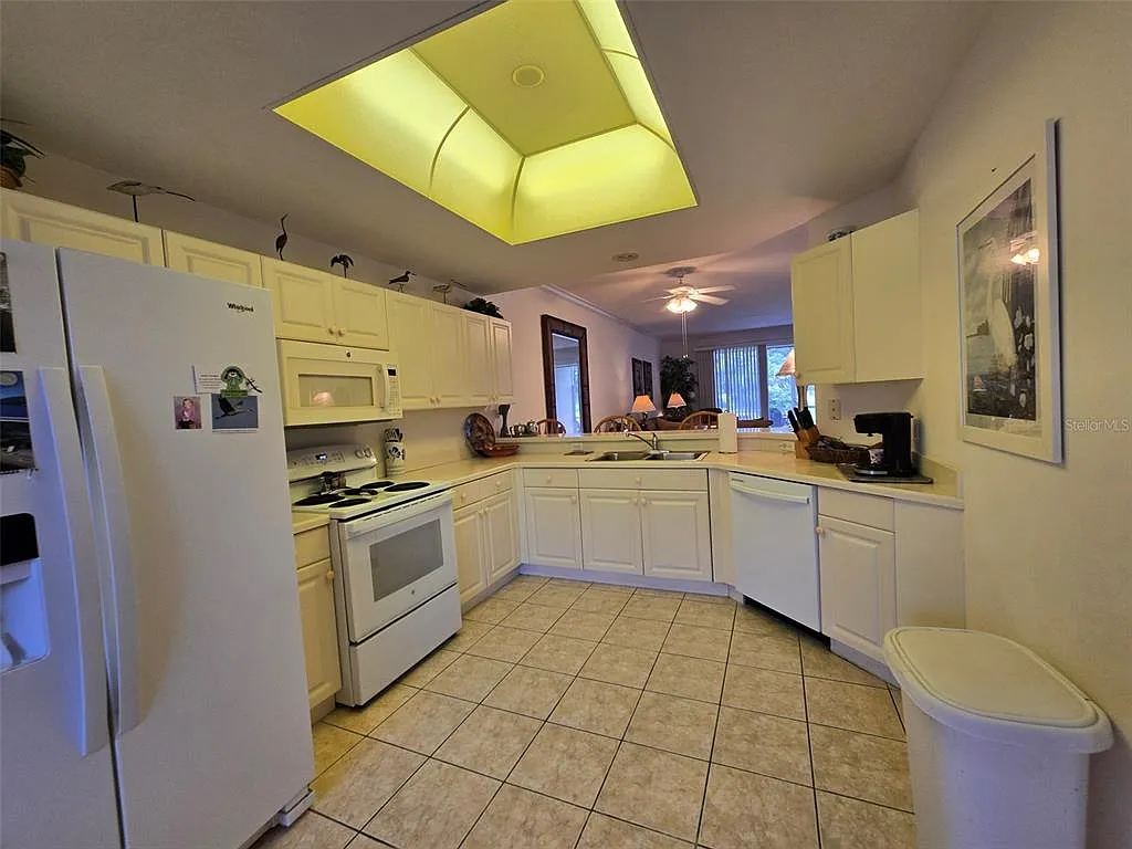 2 bed, 2.0 bath, 1684 sqft, $4,200 — Photo 4