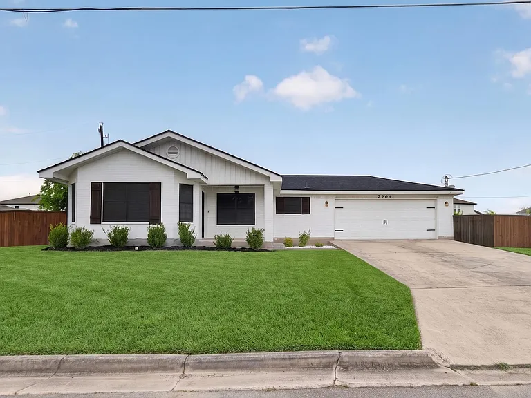 2964 Vista Pkwy — Photo 1