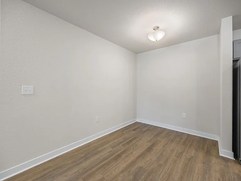 Harbor Village Apartments — Photo 48
