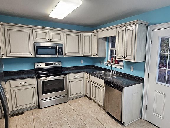 4th image of 150 Teal Dr