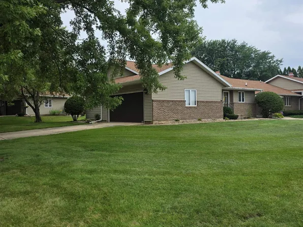 802 N Greenfield Dr, Freeport, IL 61032