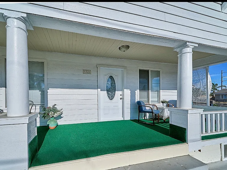 3326 Barnes Ave — Photo 2