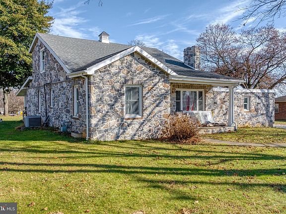 2nd image of 2925 Cape Horn Rd