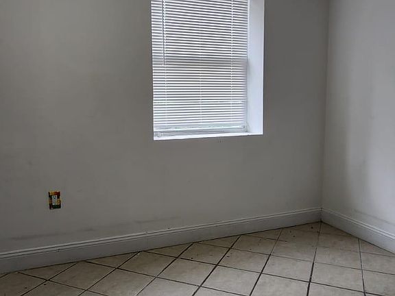 5th image of 366 Johnson Ave #1