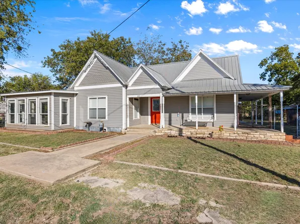 211 E Sweden St, Walnut Springs, TX 76690