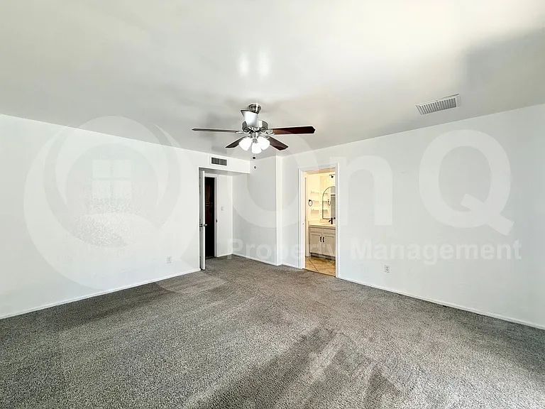 2439 E Elmwood St — Photo 13