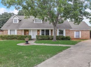 2102 Saint Claire Dr, Arlington, TX 76012