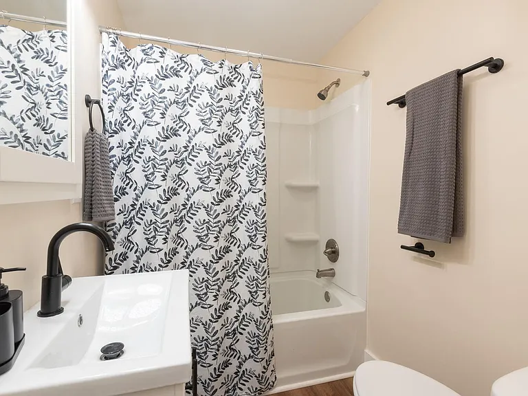 634 N Adams St — Photo 15