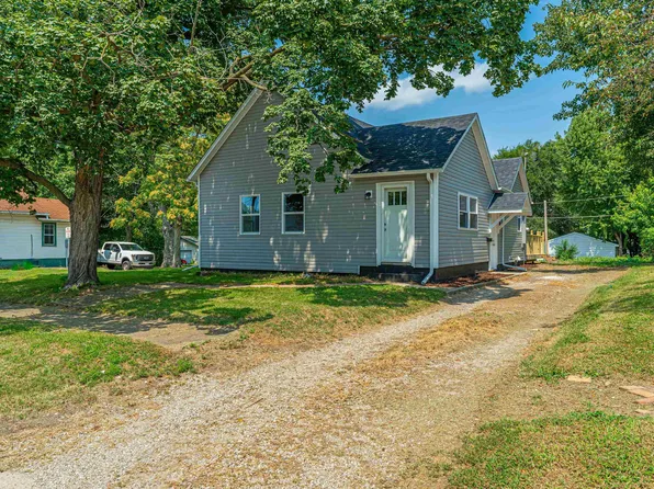 660 6th St, Lincoln, IL 62656