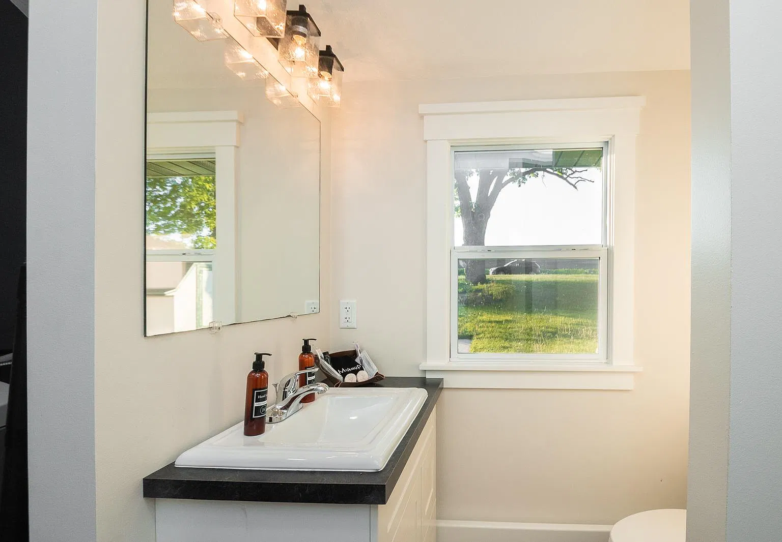 2 bed, 872 sqft, $3,000 — Photo 4