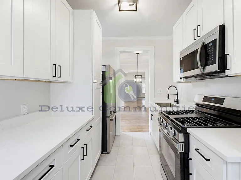 410 Eastern Ave SE — Photo 7