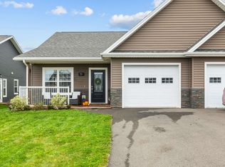 31 Alice Ave E, Charlottetown, PE C1C 0V1