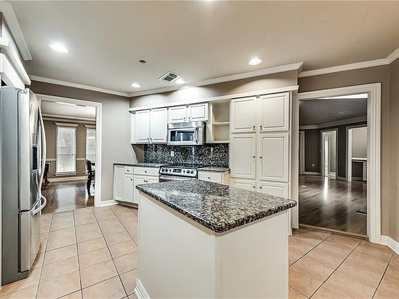 2nd image of 210 Creekwood Dr