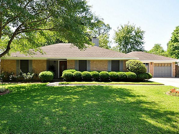 2nd image of 1502 Hawthorn Dr