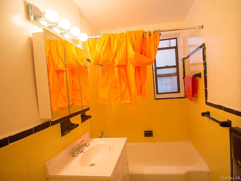 8830 182nd St #3E — Photo 2