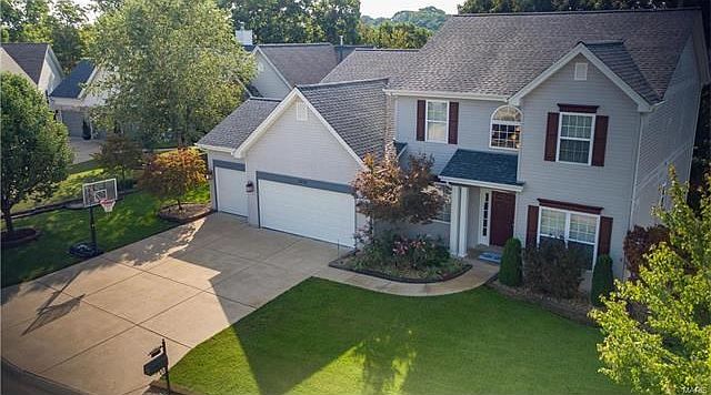 Great curb appeal all around!