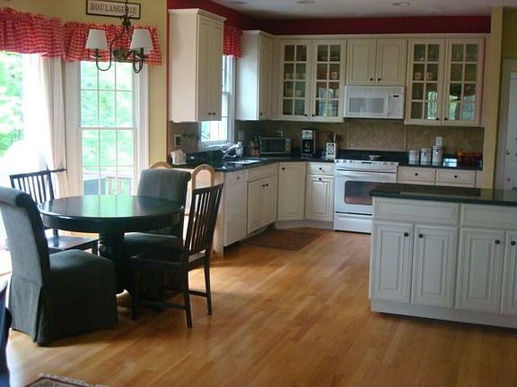 kitchen (from keeping room)