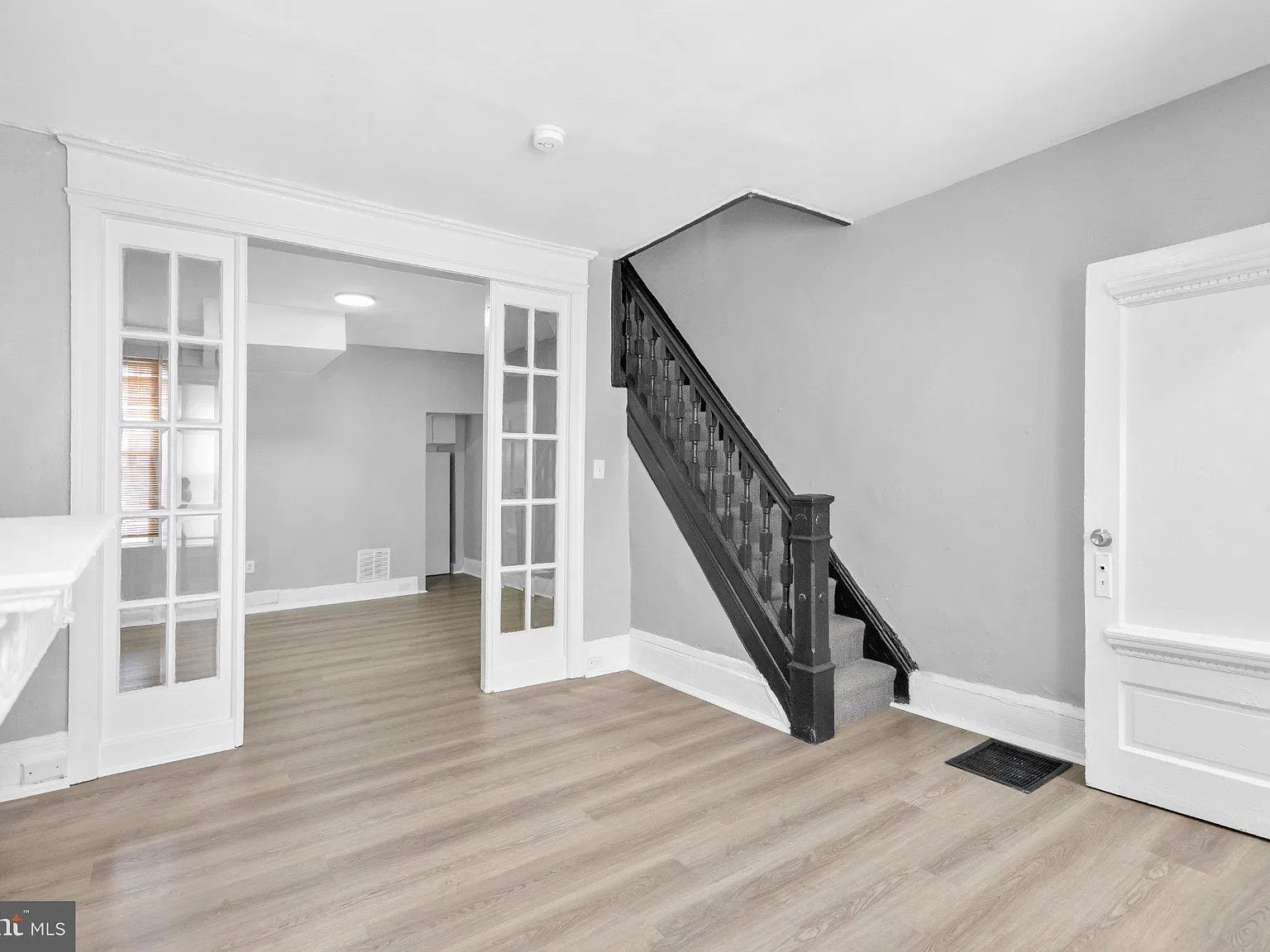 3 bed, 1.0 bath, 1120 sqft, $1,450 — Photo 2