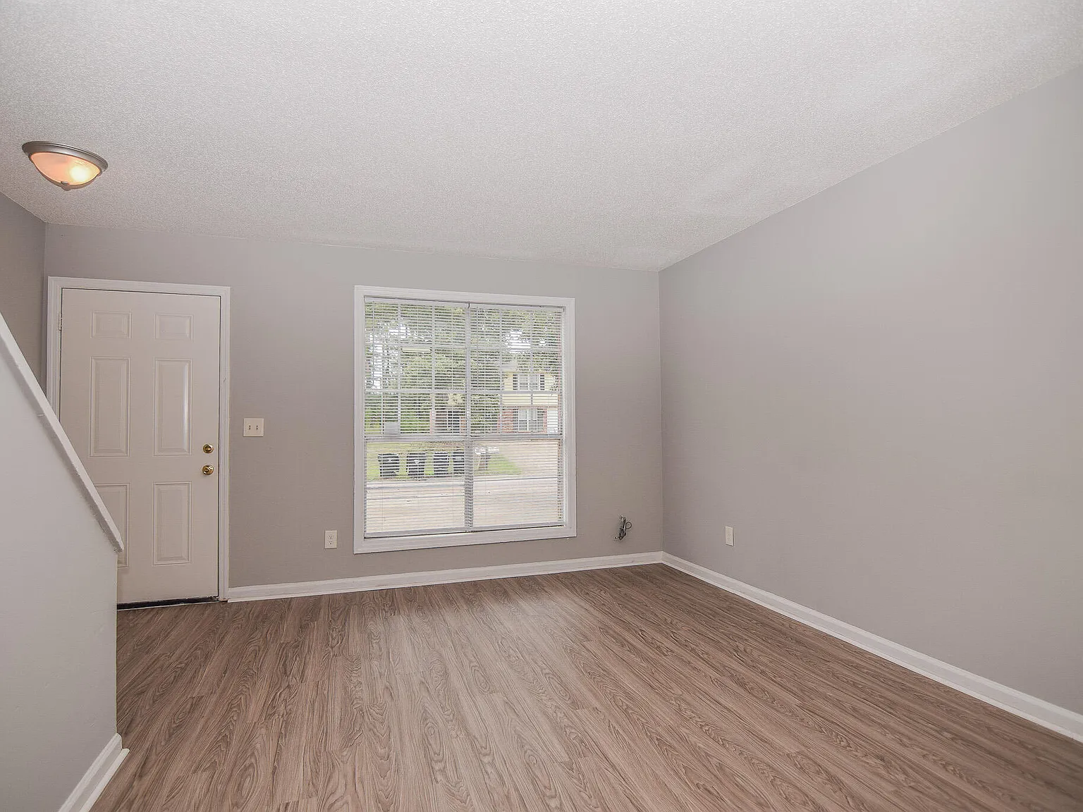2 bed, 1.5 bath, 1007 sqft, $1,350 — Photo 3