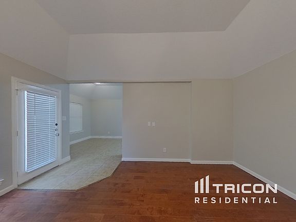 3rd image of 6209 Meadowmere Ln