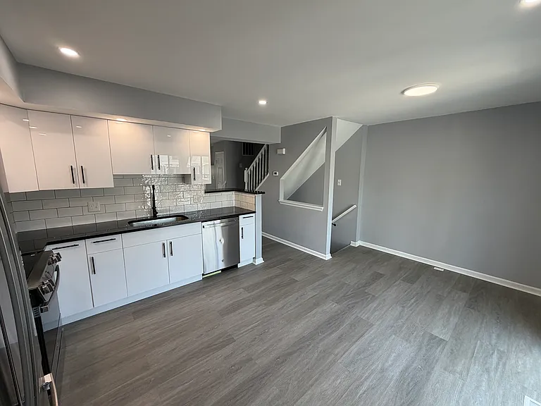 662 Corsica Ave — Photo 3