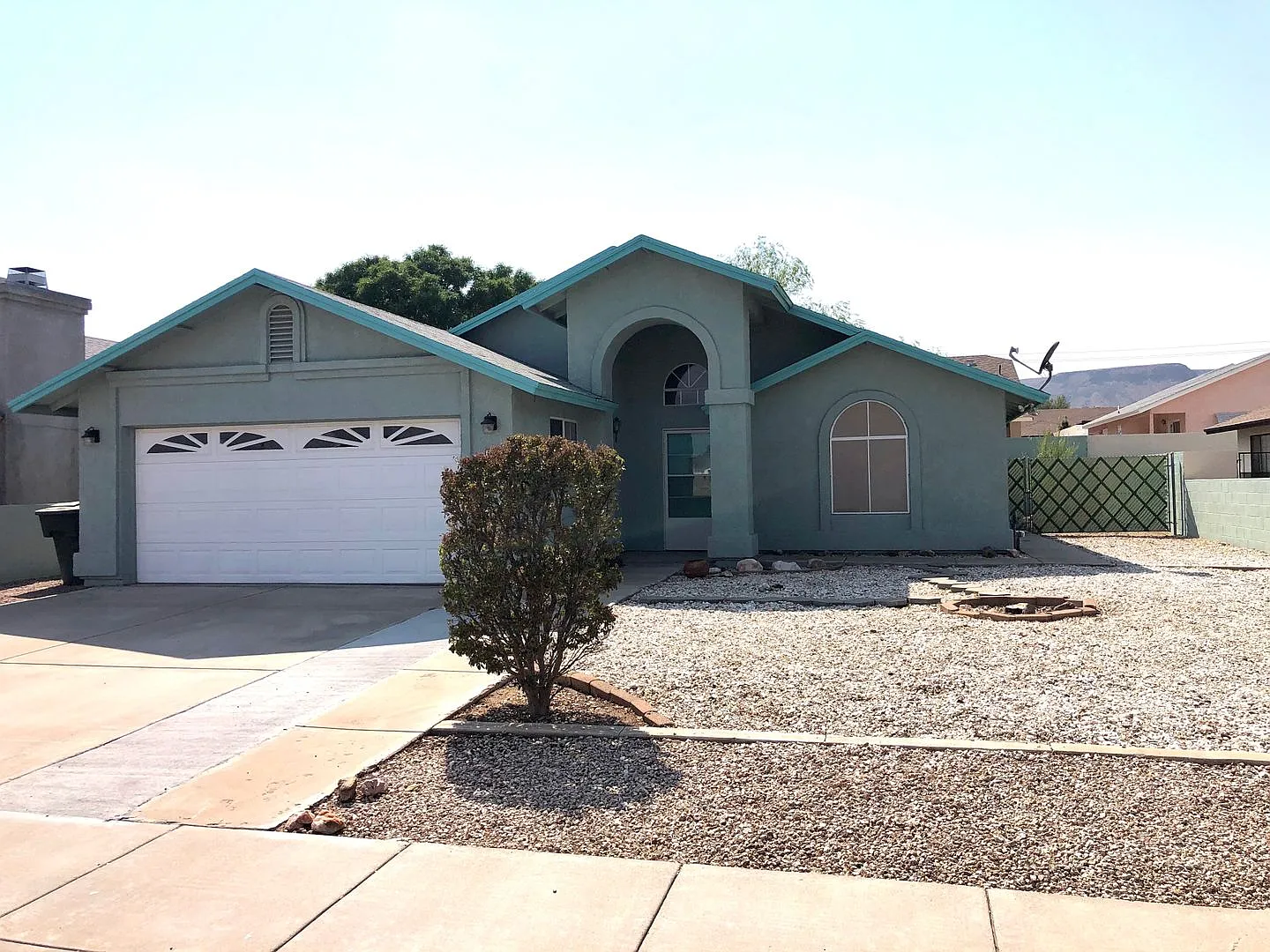 Great 3 Bedroom, 2 Bathroom Home in Quiet Neighborhood! — Photo 3