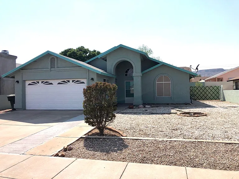 3905 Raymond Ave — Photo 1