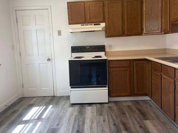 1304 Bridle Dr, Mitchell, SD 57301