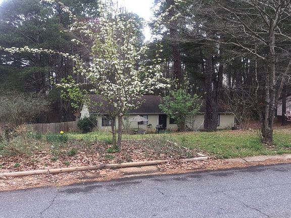 3rd image of 691 Brighton Dr