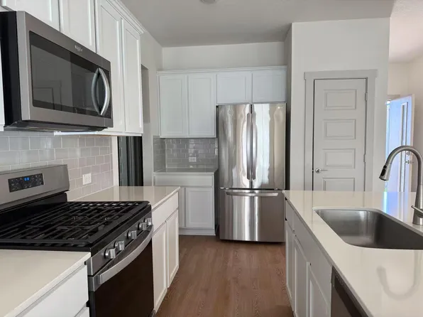 605 W South St #31, Leander, TX 78641