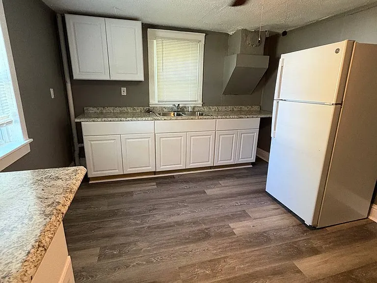 225 Sumner St — Photo 11