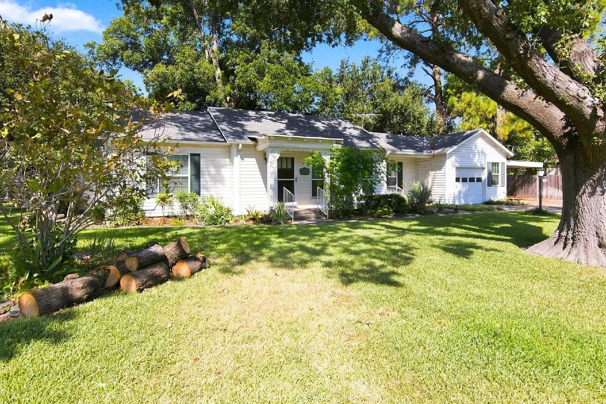 603 Merritt St in Fort Worth, TX 76114 — Photo 2
