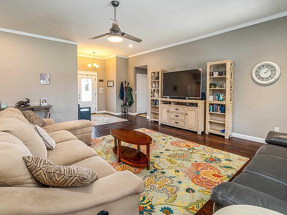 5th image of 206 Excalibur Dr