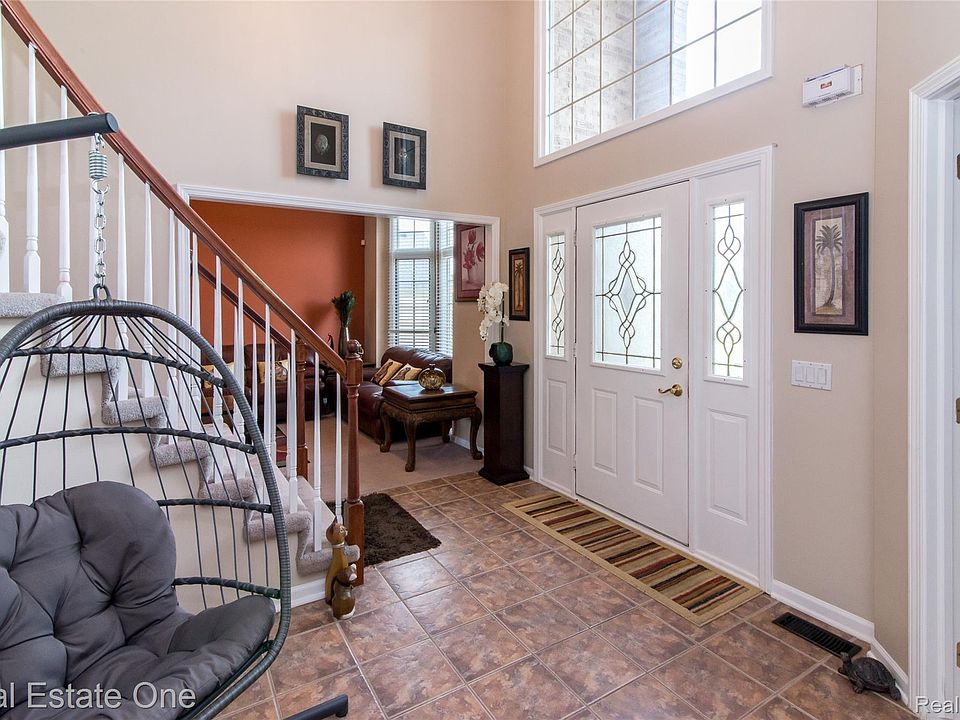 374 Robert Ct, photo 14