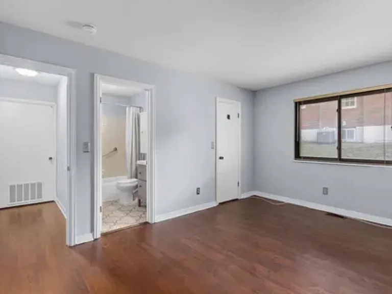 885 Lionsgate Dr — Photo 12