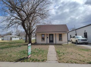 226 S 1st St, Osborne, KS 67473