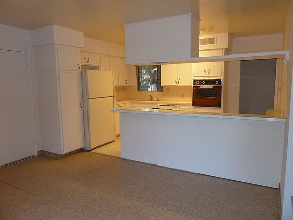 5th image of 616 E 17th Ave E