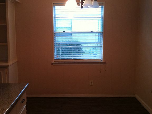 3rd image of 1305 N Graves St
