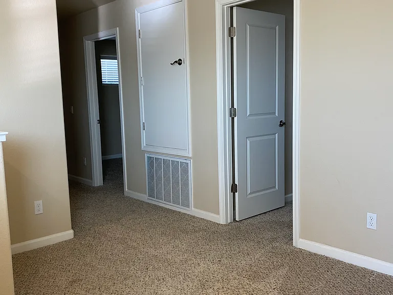 639 Livingston Ave — Photo 23