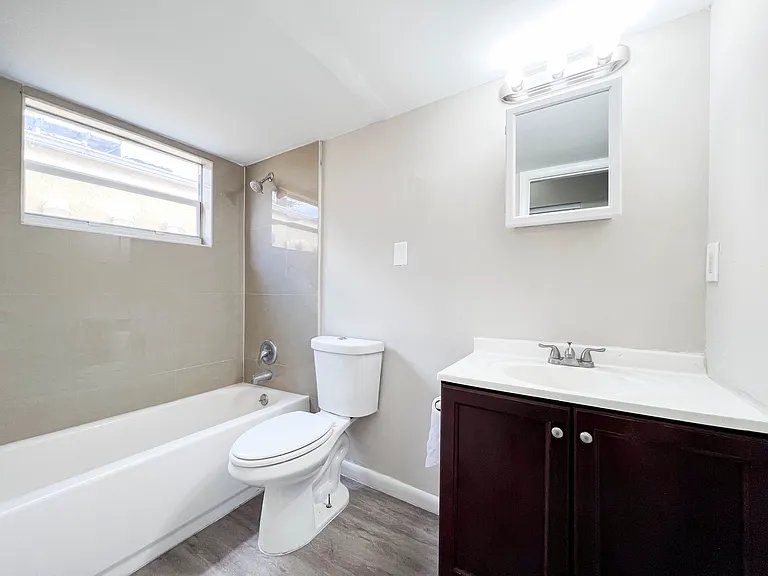 301 N 3rd St #13 — Photo 8