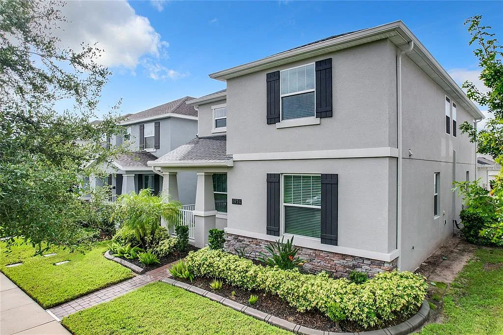 5 bed, 3.0 bath, 2638 sqft, $3,200 — Photo 3