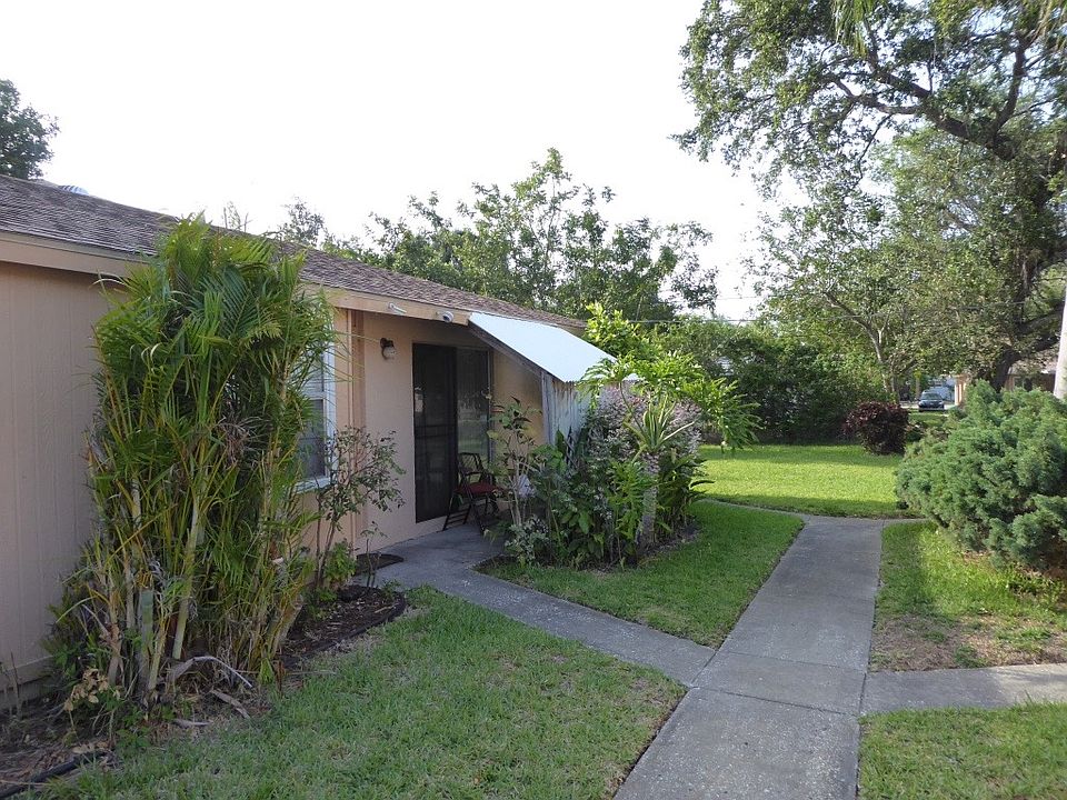 Front of duplex
