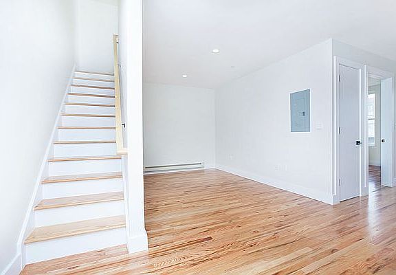4th image of 2779 University Ave #3B