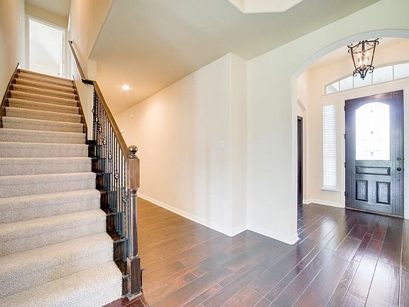 3rd image of 304 Fountain Creek Ct