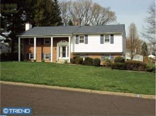 284 Magnolia Dr, Southampton, PA 18966