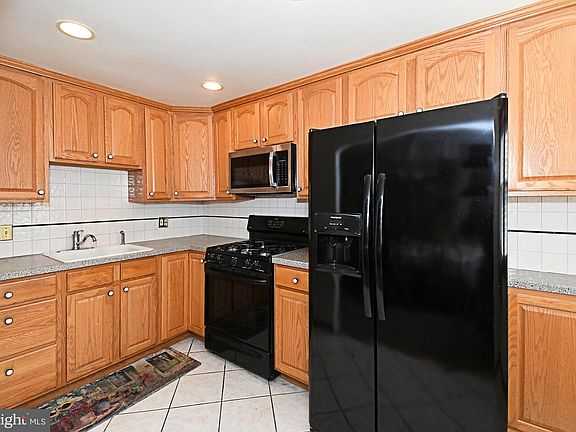 2nd image of 1302 Redwood Ln