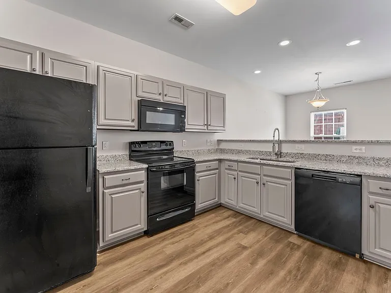338 Rowlette Cir — Photo 5